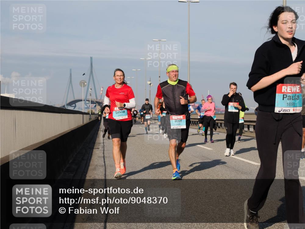 03.10.2025 - Köhlbrandbrückenlauf Fabian Wolf http://msf.ph/oto/9048370 03.10.2025 10:00:26 Position 3 3487, 3486, 1695 meine-sportfotos.de