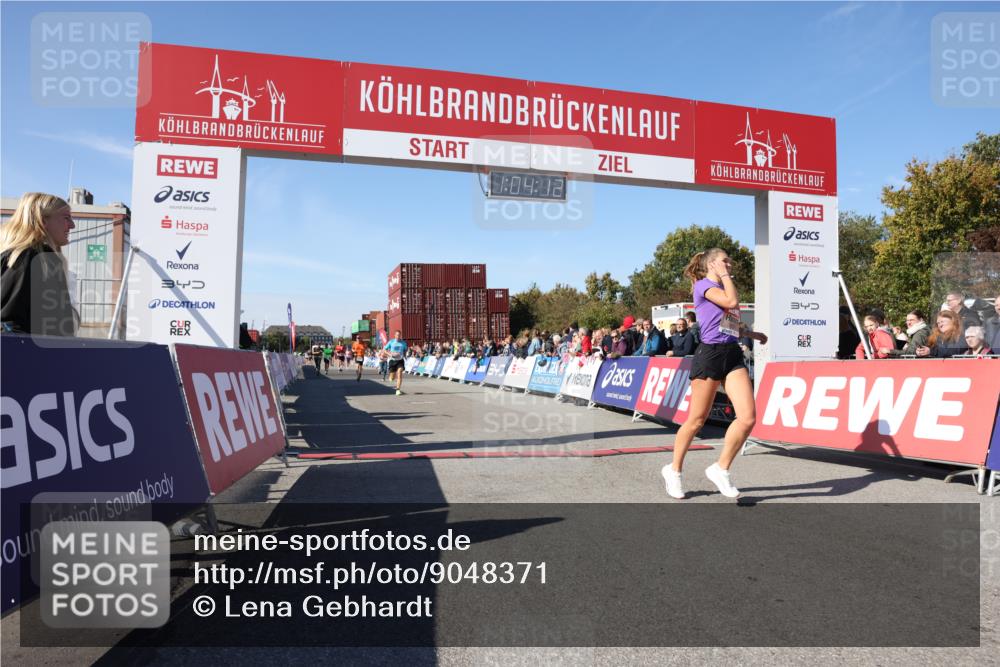 03.10.2025 - Köhlbrandbrückenlauf Lena Gebhardt http://msf.ph/oto/9048371 03.10.2025 13:04:12 Ziel 4056, 4372, 4480, 5055, 5721, 5958, 6038, 6523 meine-sportfotos.de
