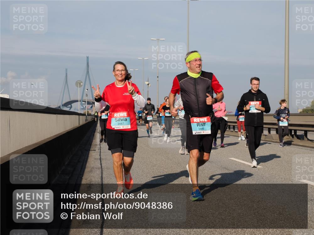 03.10.2025 - Köhlbrandbrückenlauf Fabian Wolf http://msf.ph/oto/9048386 03.10.2025 10:00:27 Position 3 3487, 3486 meine-sportfotos.de