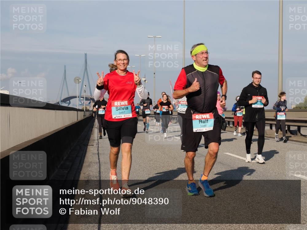 03.10.2025 - Köhlbrandbrückenlauf Fabian Wolf http://msf.ph/oto/9048390 03.10.2025 10:00:27 Position 3 3487, 3486 meine-sportfotos.de