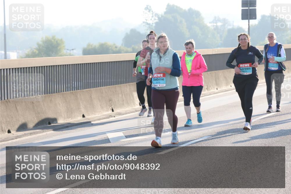 03.10.2025 - Köhlbrandbrückenlauf Lena Gebhardt http://msf.ph/oto/9048392 03.10.2025 09:30:35 Position 1 2515, 3571 meine-sportfotos.de