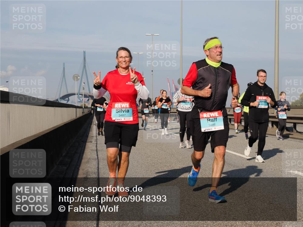 03.10.2025 - Köhlbrandbrückenlauf Fabian Wolf http://msf.ph/oto/9048393 03.10.2025 10:00:28 Position 3 3487, 3486, 3557 meine-sportfotos.de