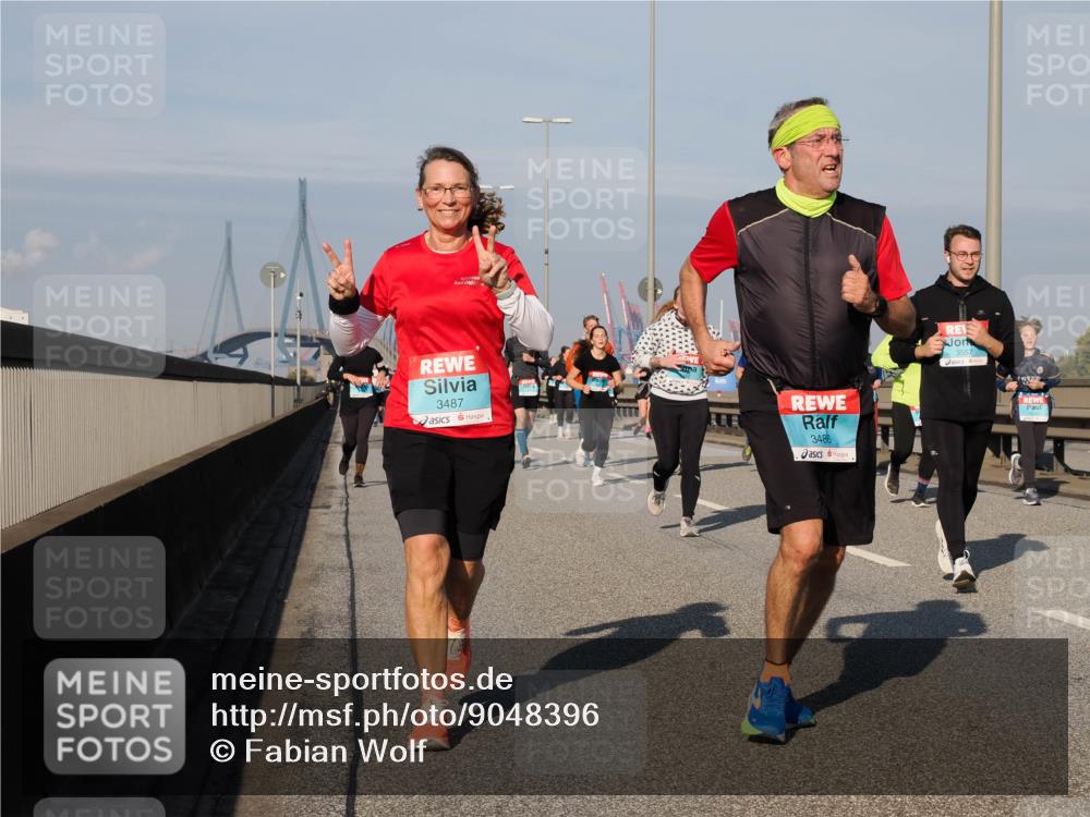 03.10.2025 - Köhlbrandbrückenlauf Fabian Wolf http://msf.ph/oto/9048396 03.10.2025 10:00:28 Position 3 3487, 3486, 3557 meine-sportfotos.de