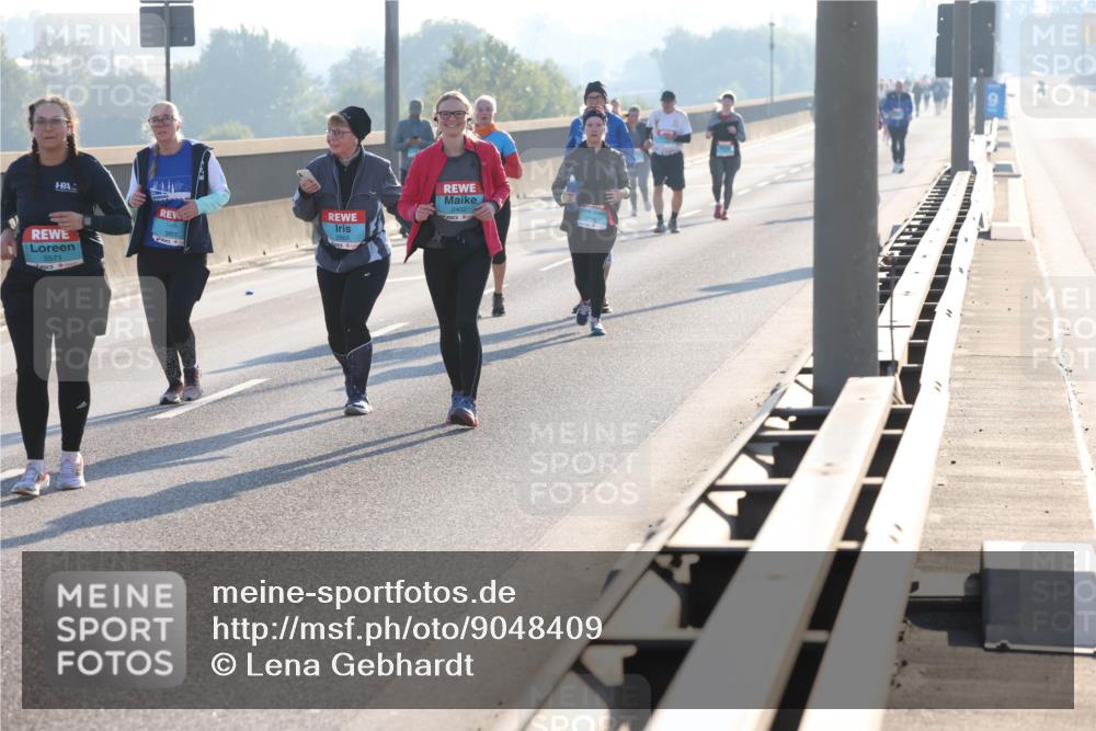 03.10.2025 - Köhlbrandbrückenlauf Lena Gebhardt http://msf.ph/oto/9048409 03.10.2025 09:30:36 Position 1 3571, 2665, 2452 meine-sportfotos.de