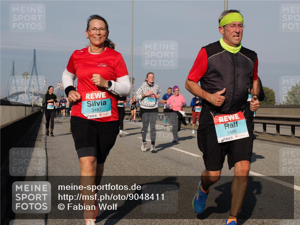 03.10.2025 - Köhlbrandbrückenlauf Fabian Wolf http://msf.ph/oto/9048411 03.10.2025 10:00:28 Position 3 3487, 3486 meine-sportfotos.de