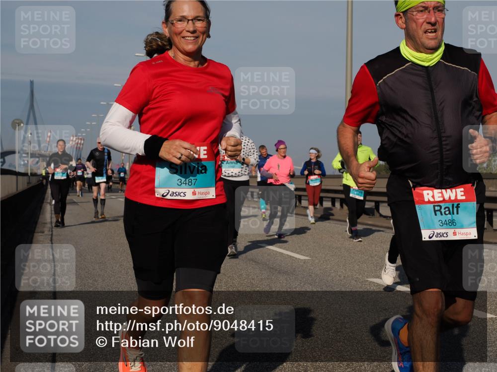 03.10.2025 - Köhlbrandbrückenlauf Fabian Wolf http://msf.ph/oto/9048415 03.10.2025 10:00:29 Position 3 3487, 1162, 3486 meine-sportfotos.de