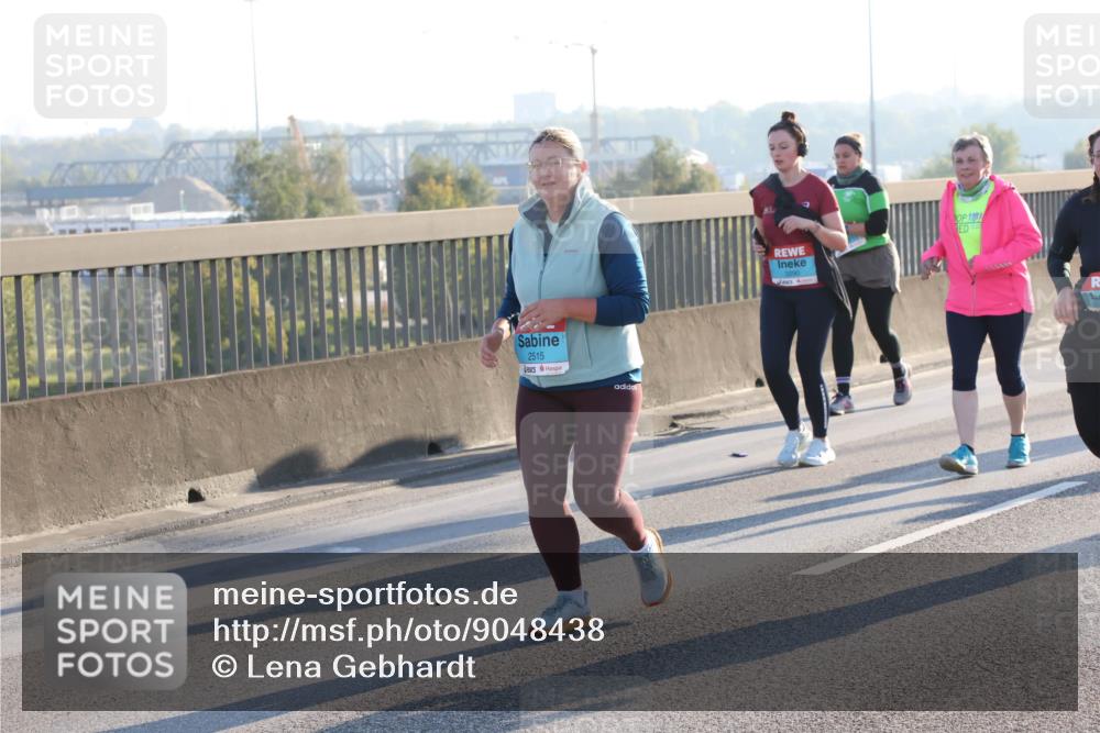 03.10.2025 - Köhlbrandbrückenlauf Lena Gebhardt http://msf.ph/oto/9048438 03.10.2025 09:30:39 Position 1 2515 meine-sportfotos.de