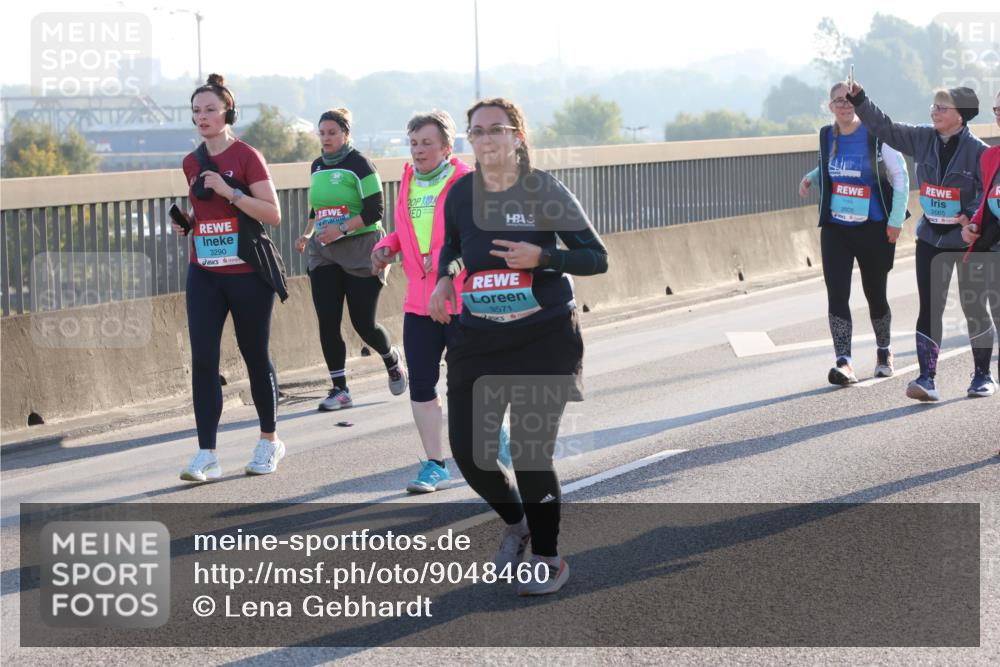 03.10.2025 - Köhlbrandbrückenlauf Lena Gebhardt http://msf.ph/oto/9048460 03.10.2025 09:30:40 Position 1 3290, 3571, 3805, 2665 meine-sportfotos.de