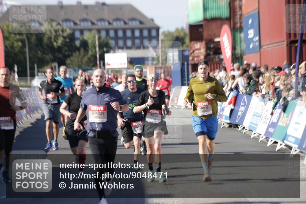 03.10.2025 - Köhlbrandbrückenlauf Jannik Wohlers http://msf.ph/oto/9048471 03.10.2025 13:07:17 Ziel 4444, 4590, 4649, 4794, 4806, 5645, 5646, 6302, 6459, 6467 meine-sportfotos.de