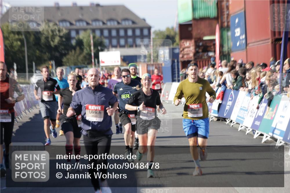03.10.2025 - Köhlbrandbrückenlauf Jannik Wohlers http://msf.ph/oto/9048478 03.10.2025 13:07:17 Ziel 4444, 4590, 4649, 4794, 4806, 5645, 5646, 6302, 6459, 6467 meine-sportfotos.de