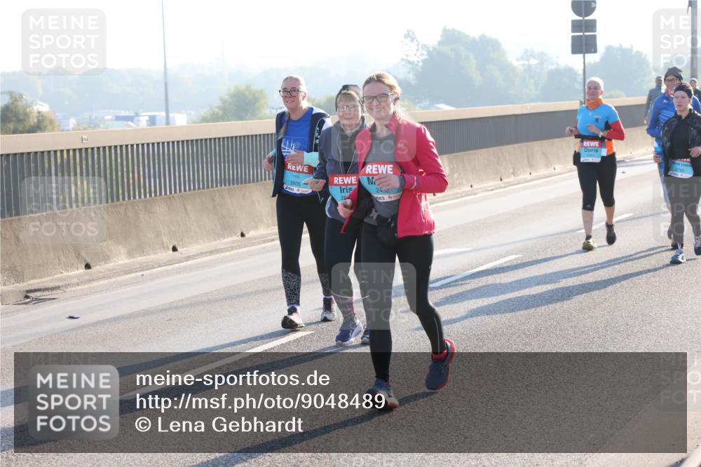 03.10.2025 - Köhlbrandbrückenlauf Lena Gebhardt http://msf.ph/oto/9048489 03.10.2025 09:30:41 Position 1 3805, 26, 2452, 2795 meine-sportfotos.de