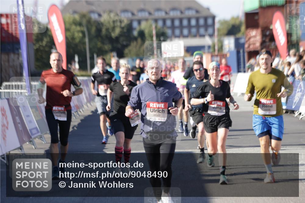 03.10.2025 - Köhlbrandbrückenlauf Jannik Wohlers http://msf.ph/oto/9048490 03.10.2025 13:07:18 Ziel 4444, 4590, 4649, 4794, 4806, 5645, 5646, 5872, 6302, 6459, 6467 meine-sportfotos.de