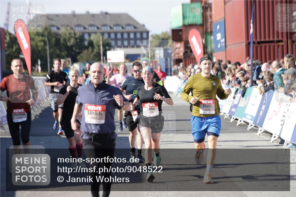 03.10.2025 - Köhlbrandbrückenlauf Jannik Wohlers http://msf.ph/oto/9048522 03.10.2025 13:07:19 Ziel 4590, 4649, 4794, 4806, 5645, 5646, 5870, 5872, 6302, 6459, 6467 meine-sportfotos.de