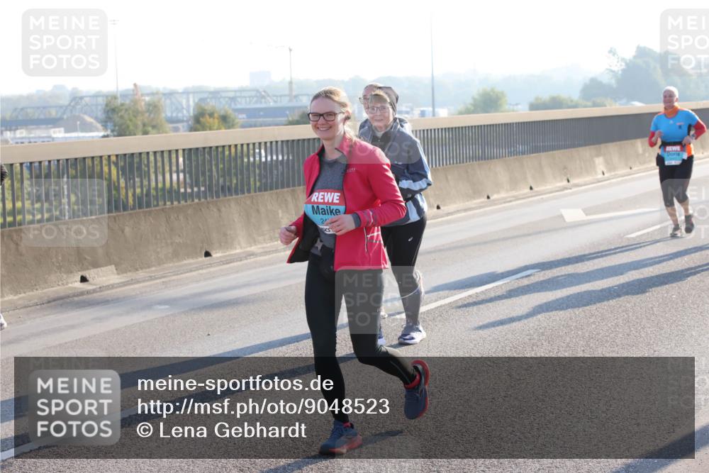 03.10.2025 - Köhlbrandbrückenlauf Lena Gebhardt http://msf.ph/oto/9048523 03.10.2025 09:30:43 Position 1 21 meine-sportfotos.de