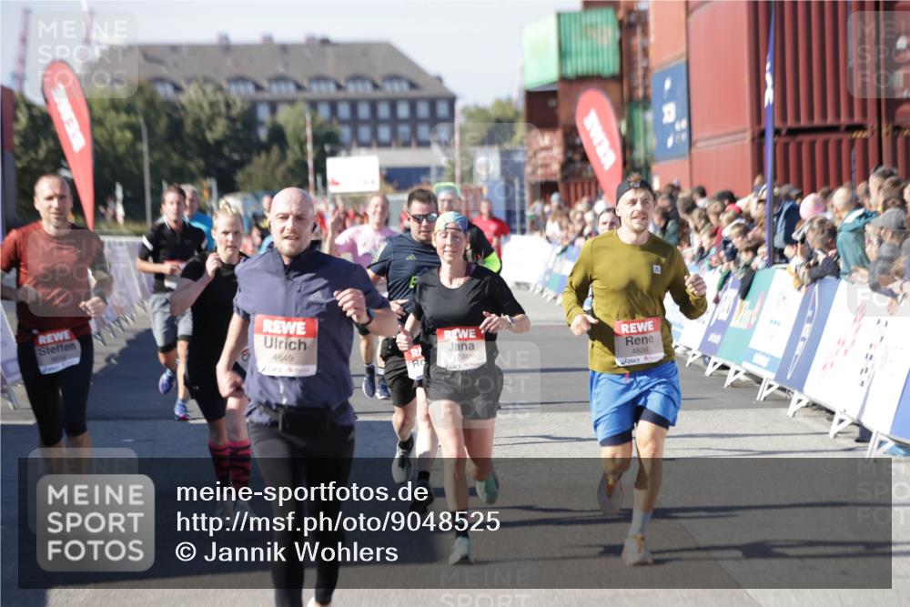 03.10.2025 - Köhlbrandbrückenlauf Jannik Wohlers http://msf.ph/oto/9048525 03.10.2025 13:07:19 Ziel 4590, 4649, 4794, 4806, 5645, 5646, 5870, 5872, 6302, 6459, 6467 meine-sportfotos.de