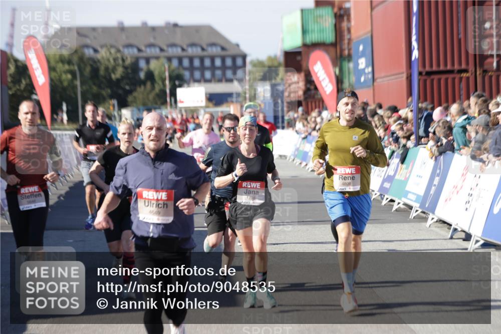 03.10.2025 - Köhlbrandbrückenlauf Jannik Wohlers http://msf.ph/oto/9048535 03.10.2025 13:07:19 Ziel 4590, 4649, 4794, 4806, 5645, 5646, 5870, 5872, 6302, 6459, 6467 meine-sportfotos.de