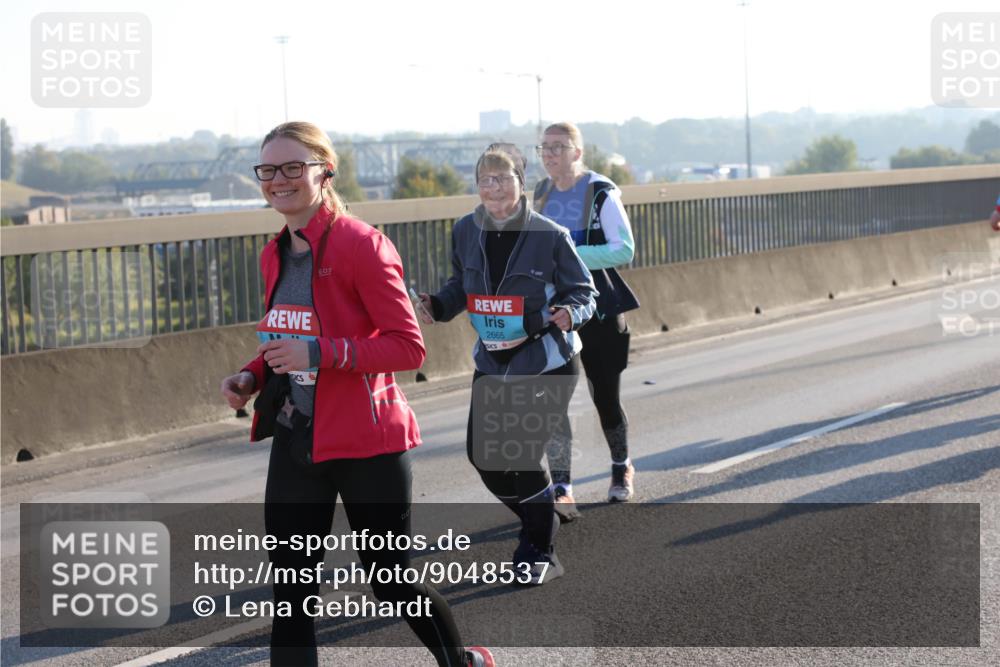 03.10.2025 - Köhlbrandbrückenlauf Lena Gebhardt http://msf.ph/oto/9048537 03.10.2025 09:30:44 Position 1 2665 meine-sportfotos.de