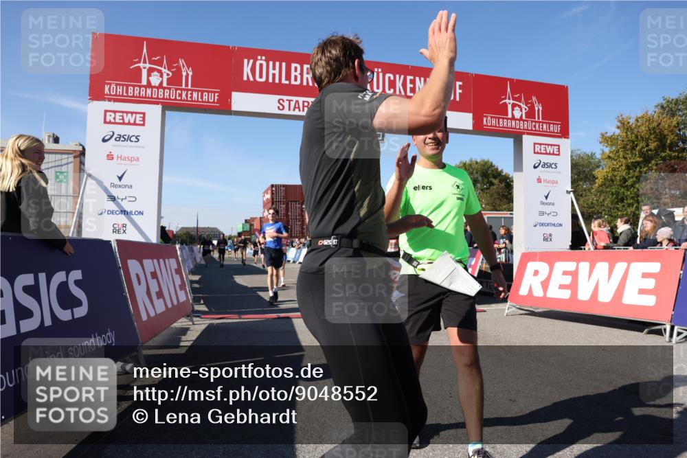 03.10.2025 - Köhlbrandbrückenlauf Lena Gebhardt http://msf.ph/oto/9048552 03.10.2025 13:04:23 Ziel 4117, 4198, 4297, 4494, 4665, 4836, 4995, 5055, 6038, 6250, 6251, 6523, 6723, 6724 meine-sportfotos.de