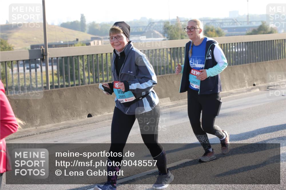 03.10.2025 - Köhlbrandbrückenlauf Lena Gebhardt http://msf.ph/oto/9048557 03.10.2025 09:30:44 Position 1  meine-sportfotos.de
