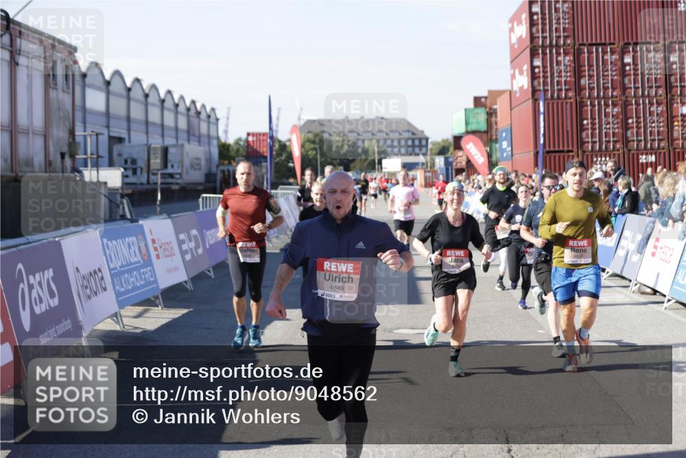 03.10.2025 - Köhlbrandbrückenlauf Jannik Wohlers http://msf.ph/oto/9048562 03.10.2025 13:07:21 Ziel 4287, 4288, 4590, 4649, 4794, 4806, 5645, 5646, 5870, 5872, 6302, 6459, 6467 meine-sportfotos.de