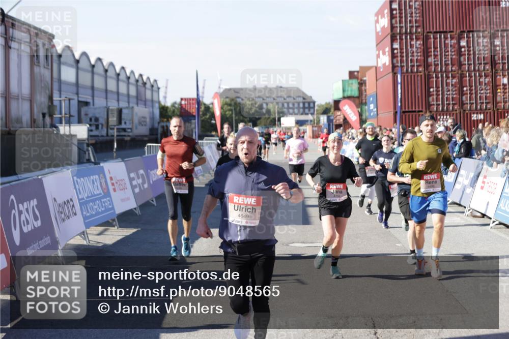 03.10.2025 - Köhlbrandbrückenlauf Jannik Wohlers http://msf.ph/oto/9048565 03.10.2025 13:07:21 Ziel 4287, 4288, 4590, 4649, 4794, 4806, 5645, 5646, 5870, 5872, 6302, 6459, 6467 meine-sportfotos.de