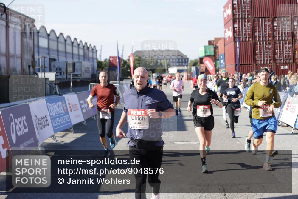 03.10.2025 - Köhlbrandbrückenlauf Jannik Wohlers http://msf.ph/oto/9048576 03.10.2025 13:07:21 Ziel 4287, 4288, 4590, 4649, 4794, 4806, 5645, 5646, 5870, 5872, 6302, 6459, 6467 meine-sportfotos.de