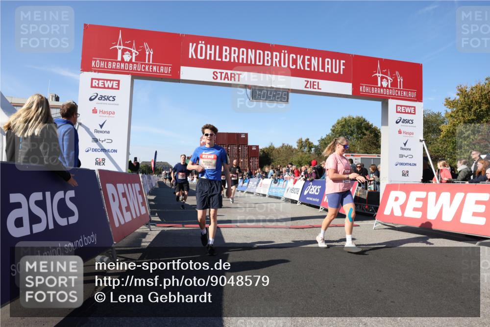 03.10.2025 - Köhlbrandbrückenlauf Lena Gebhardt http://msf.ph/oto/9048579 03.10.2025 13:04:26 Ziel 4055, 4117, 4198, 4297, 4494, 4665, 4836, 4995, 5055, 6018, 6038, 6250, 6251, 6723, 6724 meine-sportfotos.de