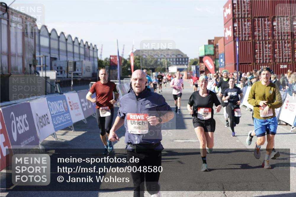 03.10.2025 - Köhlbrandbrückenlauf Jannik Wohlers http://msf.ph/oto/9048580 03.10.2025 13:07:21 Ziel 4287, 4288, 4590, 4649, 4794, 4806, 5645, 5646, 5870, 5872, 6302, 6459, 6467 meine-sportfotos.de