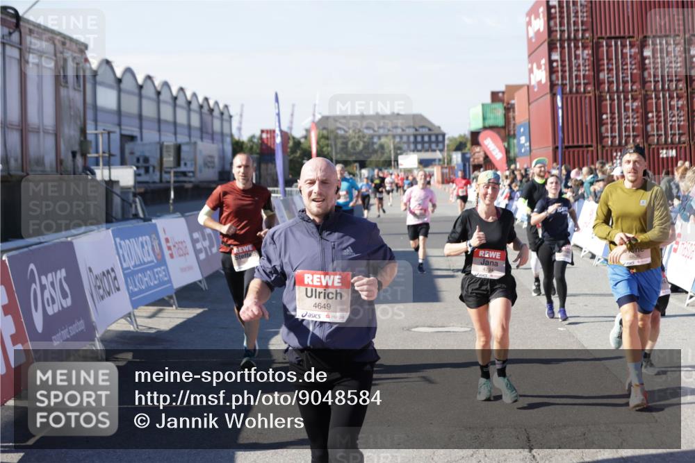 03.10.2025 - Köhlbrandbrückenlauf Jannik Wohlers http://msf.ph/oto/9048584 03.10.2025 13:07:21 Ziel 4287, 4288, 4590, 4649, 4794, 4806, 5645, 5646, 5870, 5872, 6302, 6459, 6467 meine-sportfotos.de