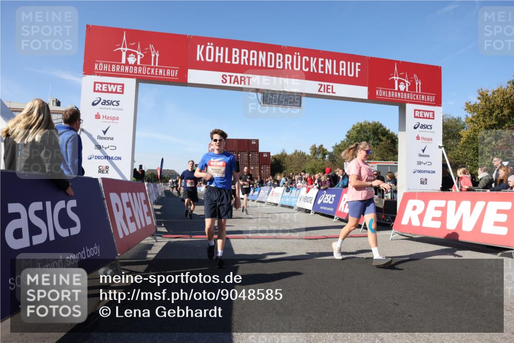 03.10.2025 - Köhlbrandbrückenlauf Lena Gebhardt http://msf.ph/oto/9048585 03.10.2025 13:04:26 Ziel 4055, 4117, 4198, 4297, 4494, 4665, 4836, 4995, 5055, 6018, 6038, 6250, 6251, 6723, 6724 meine-sportfotos.de