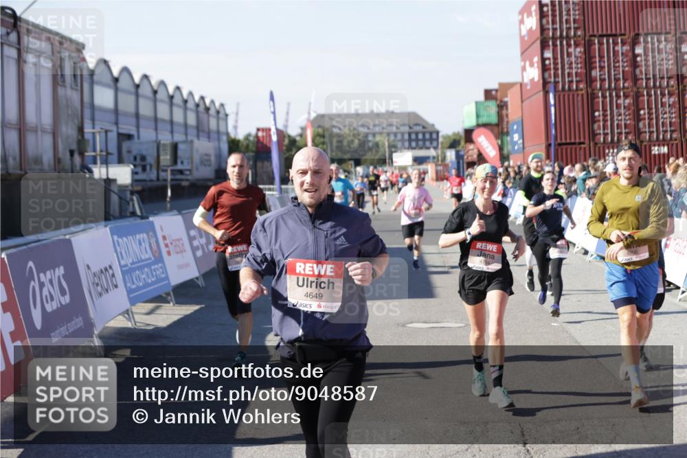 03.10.2025 - Köhlbrandbrückenlauf Jannik Wohlers http://msf.ph/oto/9048587 03.10.2025 13:07:21 Ziel 4287, 4288, 4590, 4649, 4794, 4806, 5645, 5646, 5870, 5872, 6302, 6459, 6467 meine-sportfotos.de