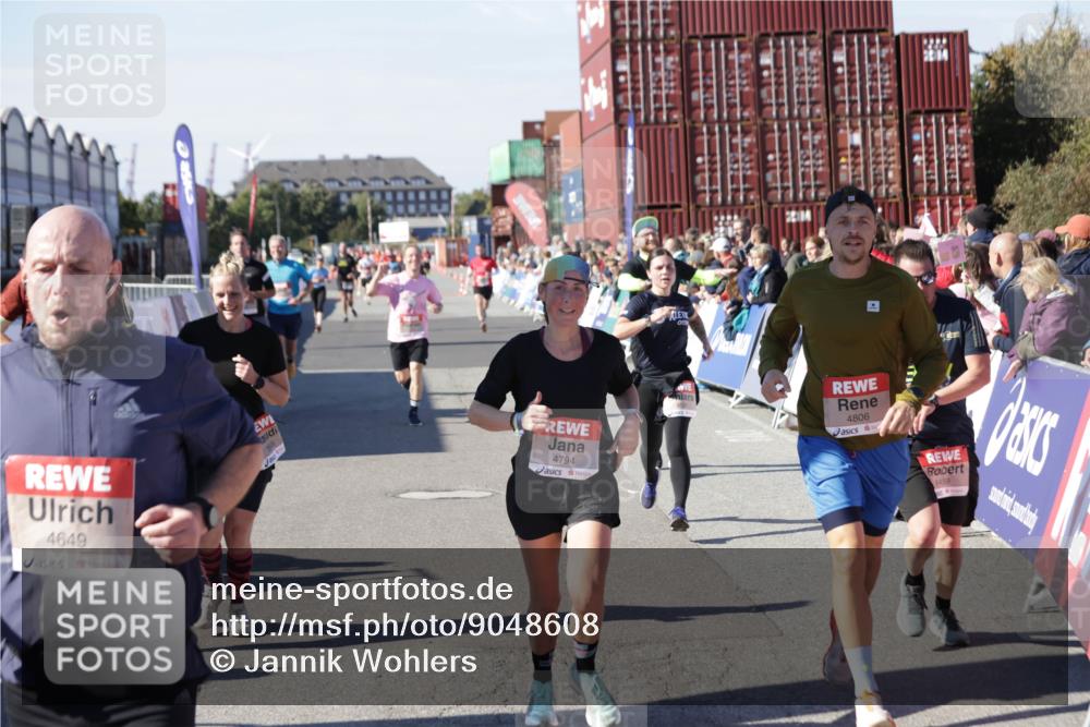 03.10.2025 - Köhlbrandbrückenlauf Jannik Wohlers http://msf.ph/oto/9048608 03.10.2025 13:07:22 Ziel 4287, 4288, 4590, 4649, 4794, 4806, 5645, 5646, 5870, 5872, 6302, 6459 meine-sportfotos.de