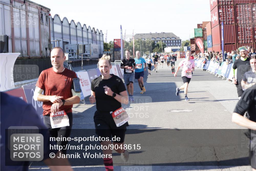 03.10.2025 - Köhlbrandbrückenlauf Jannik Wohlers http://msf.ph/oto/9048615 03.10.2025 13:07:23 Ziel 4113, 4287, 4288, 4590, 4649, 4794, 4806, 5645, 5646, 5870, 5872, 6459 meine-sportfotos.de