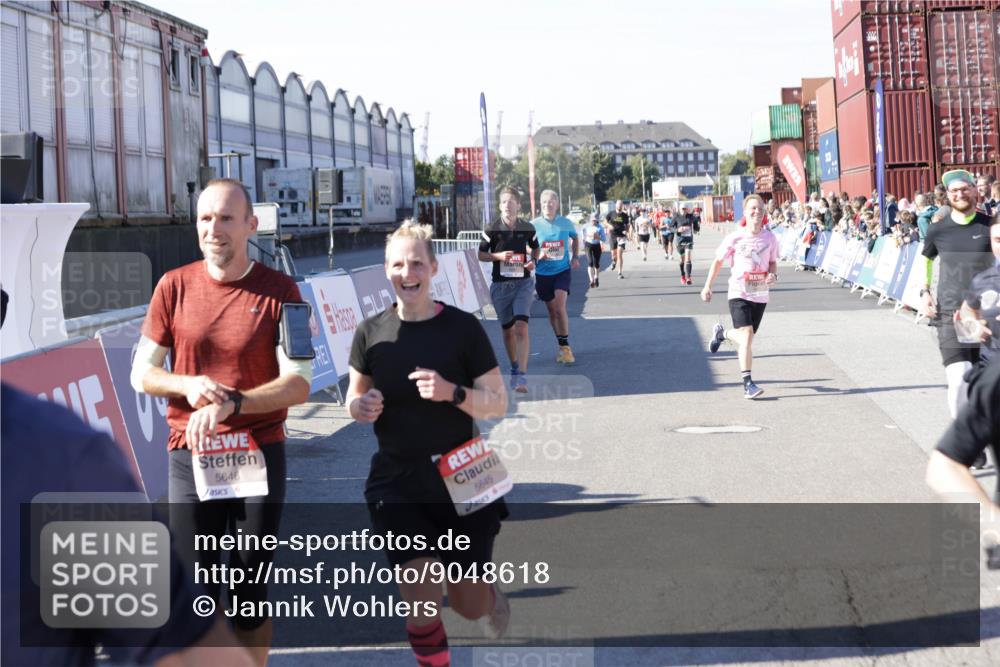 03.10.2025 - Köhlbrandbrückenlauf Jannik Wohlers http://msf.ph/oto/9048618 03.10.2025 13:07:23 Ziel 4113, 4287, 4288, 4590, 4649, 4794, 4806, 5645, 5646, 5870, 5872, 6459 meine-sportfotos.de