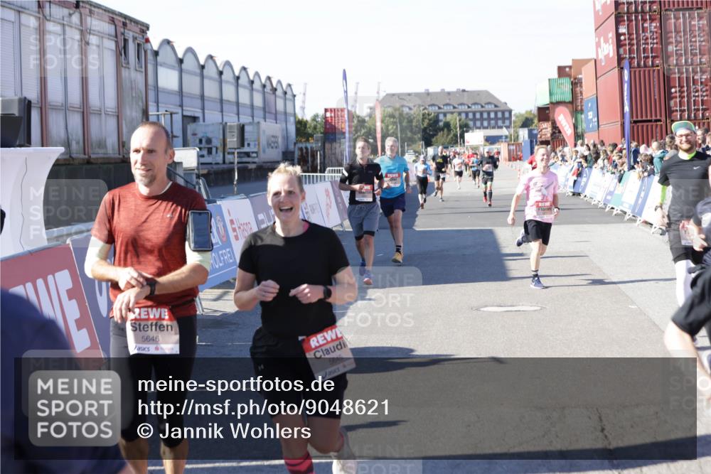 03.10.2025 - Köhlbrandbrückenlauf Jannik Wohlers http://msf.ph/oto/9048621 03.10.2025 13:07:23 Ziel 4113, 4287, 4288, 4590, 4649, 4794, 4806, 5645, 5646, 5870, 5872, 6459 meine-sportfotos.de