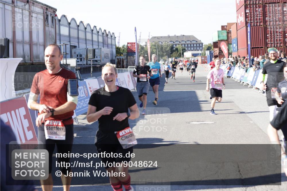 03.10.2025 - Köhlbrandbrückenlauf Jannik Wohlers http://msf.ph/oto/9048624 03.10.2025 13:07:23 Ziel 4113, 4287, 4288, 4590, 4649, 4794, 4806, 5645, 5646, 5870, 5872, 6459 meine-sportfotos.de