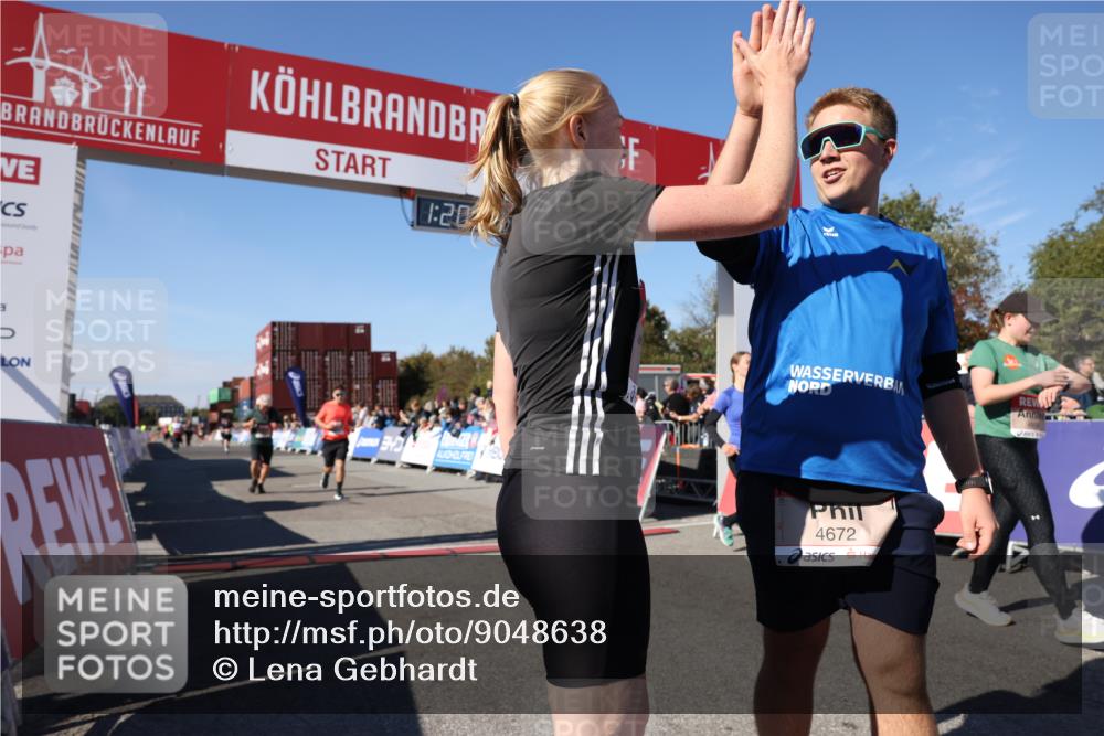 03.10.2025 - Köhlbrandbrückenlauf Lena Gebhardt http://msf.ph/oto/9048638 03.10.2025 13:20:32 Ziel 4269, 4385, 4570, 4571, 4591, 4672, 4739, 4790, 4859, 5082, 5208, 5543, 5631, 5790, 6777, 6807 meine-sportfotos.de
