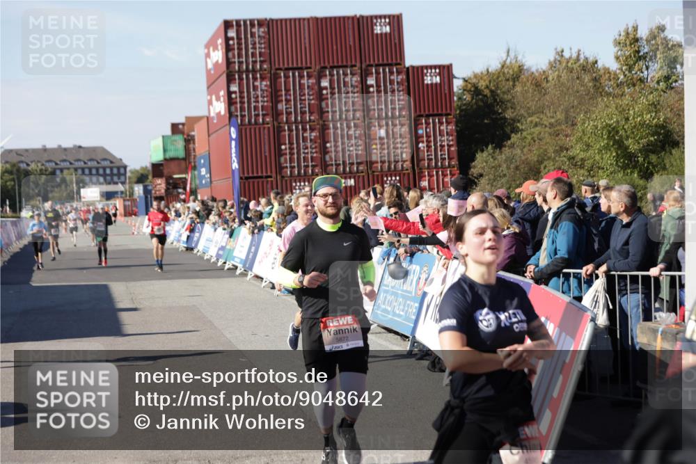 03.10.2025 - Köhlbrandbrückenlauf Jannik Wohlers http://msf.ph/oto/9048642 03.10.2025 13:07:24 Ziel 4113, 4287, 4288, 4590, 4636, 4649, 4794, 4806, 5645, 5646, 5870, 5872, 6459 meine-sportfotos.de