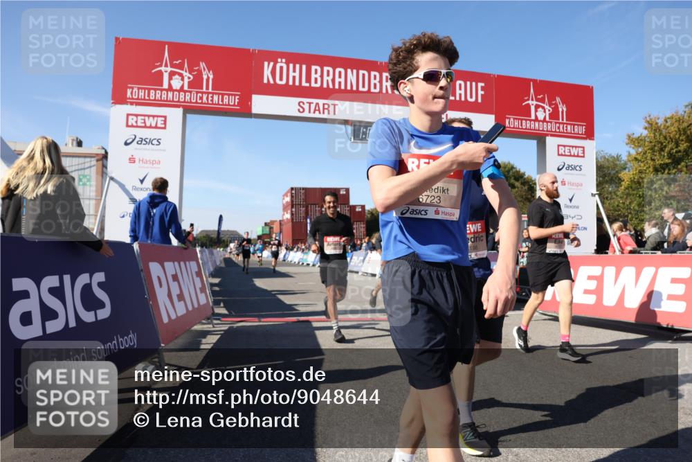 03.10.2025 - Köhlbrandbrückenlauf Lena Gebhardt http://msf.ph/oto/9048644 03.10.2025 13:04:28 Ziel 4055, 4117, 4198, 4297, 4494, 4665, 4836, 4995, 6018, 6092, 6250, 6251, 6723, 6724 meine-sportfotos.de
