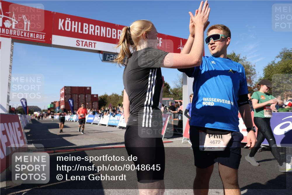 03.10.2025 - Köhlbrandbrückenlauf Lena Gebhardt http://msf.ph/oto/9048645 03.10.2025 13:20:32 Ziel 4269, 4385, 4570, 4571, 4591, 4672, 4739, 4790, 4859, 5082, 5208, 5543, 5631, 5790, 6777, 6807 meine-sportfotos.de