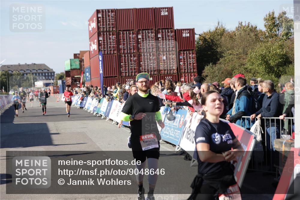 03.10.2025 - Köhlbrandbrückenlauf Jannik Wohlers http://msf.ph/oto/9048646 03.10.2025 13:07:24 Ziel 4113, 4287, 4288, 4590, 4636, 4649, 4794, 4806, 5645, 5646, 5870, 5872, 6459 meine-sportfotos.de