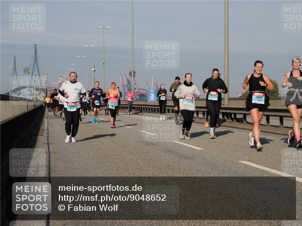 03.10.2025 - Köhlbrandbrückenlauf Fabian Wolf http://msf.ph/oto/9048652 03.10.2025 10:00:38 Position 3 3, 1831, 2670, 2349 meine-sportfotos.de