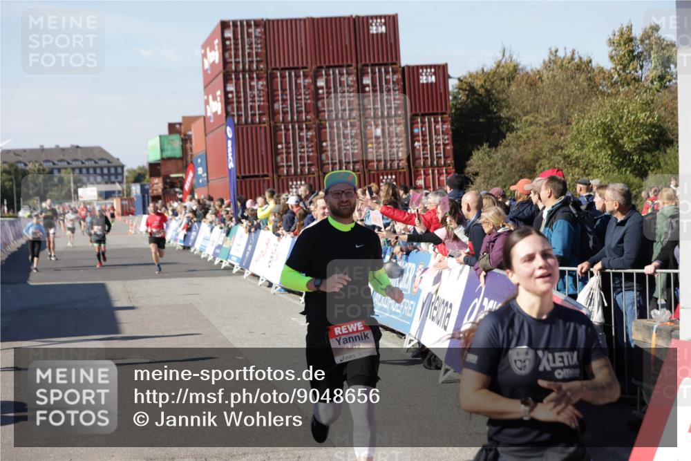 03.10.2025 - Köhlbrandbrückenlauf Jannik Wohlers http://msf.ph/oto/9048656 03.10.2025 13:07:24 Ziel 4113, 4287, 4288, 4590, 4636, 4649, 4794, 4806, 5645, 5646, 5870, 5872, 6459 meine-sportfotos.de