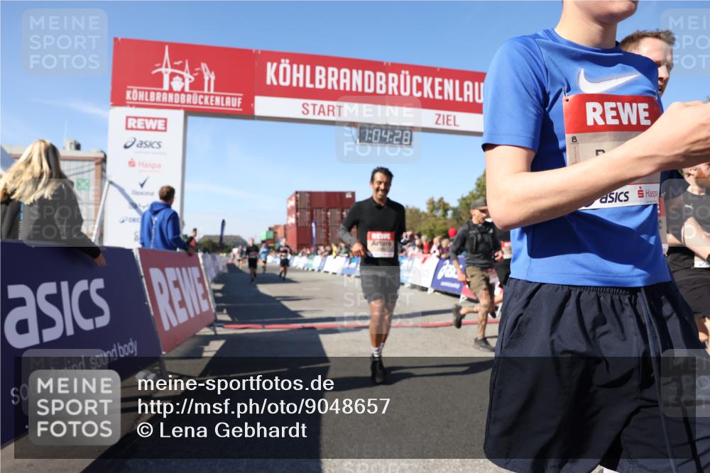 03.10.2025 - Köhlbrandbrückenlauf Lena Gebhardt http://msf.ph/oto/9048657 03.10.2025 13:04:29 Ziel 4055, 4117, 4198, 4297, 4494, 4665, 4836, 4995, 6018, 6092, 6250, 6251, 6723, 6724 meine-sportfotos.de