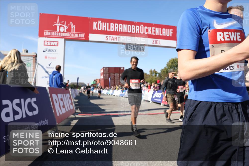 03.10.2025 - Köhlbrandbrückenlauf Lena Gebhardt http://msf.ph/oto/9048661 03.10.2025 13:04:29 Ziel 4055, 4117, 4198, 4297, 4494, 4665, 4836, 4995, 6018, 6092, 6250, 6251, 6723, 6724 meine-sportfotos.de