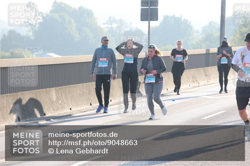 03.10.2025 - Köhlbrandbrückenlauf Lena Gebhardt http://msf.ph/oto/9048663 03.10.2025 09:30:50 Position 1 2692, 2691, 3606 meine-sportfotos.de