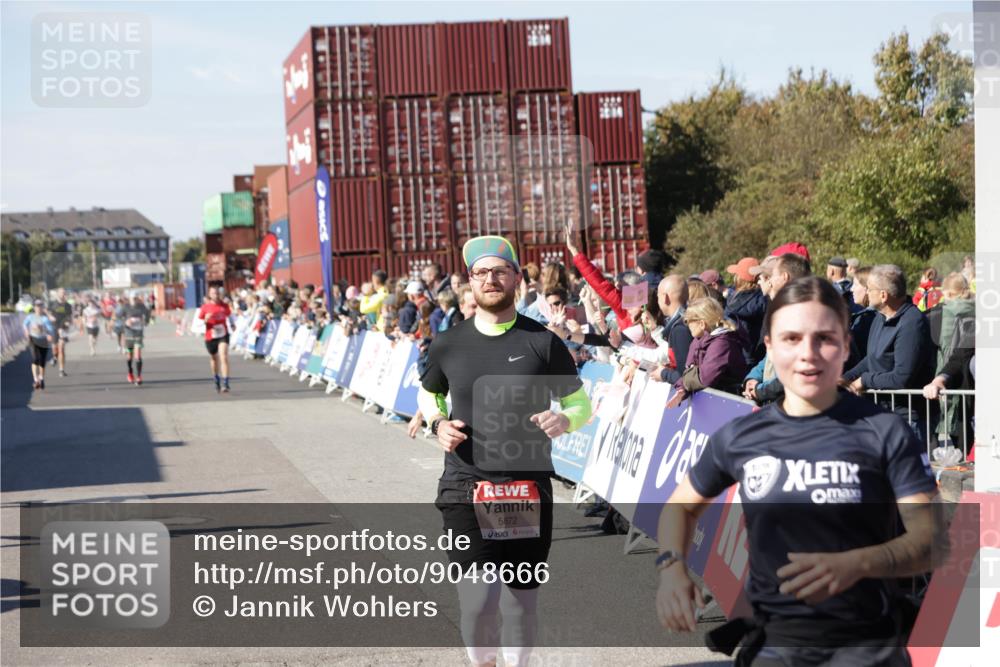 03.10.2025 - Köhlbrandbrückenlauf Jannik Wohlers http://msf.ph/oto/9048666 03.10.2025 13:07:24 Ziel 4113, 4287, 4288, 4590, 4636, 4649, 4794, 4806, 5645, 5646, 5870, 5872, 6459 meine-sportfotos.de