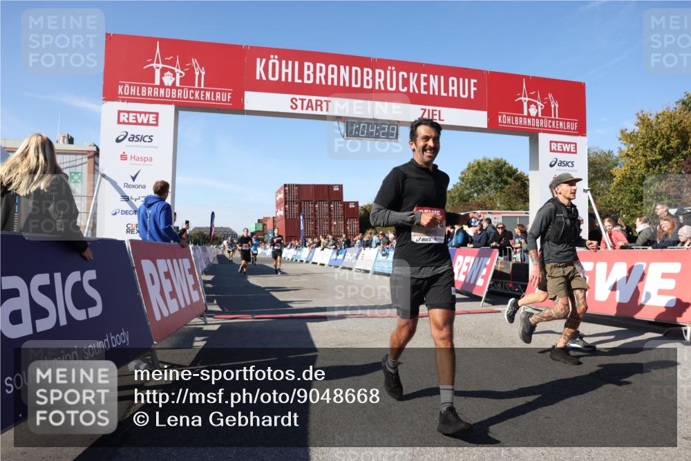 03.10.2025 - Köhlbrandbrückenlauf Lena Gebhardt http://msf.ph/oto/9048668 03.10.2025 13:04:29 Ziel 4055, 4117, 4198, 4297, 4494, 4665, 4836, 4995, 6018, 6092, 6250, 6251, 6723, 6724 meine-sportfotos.de
