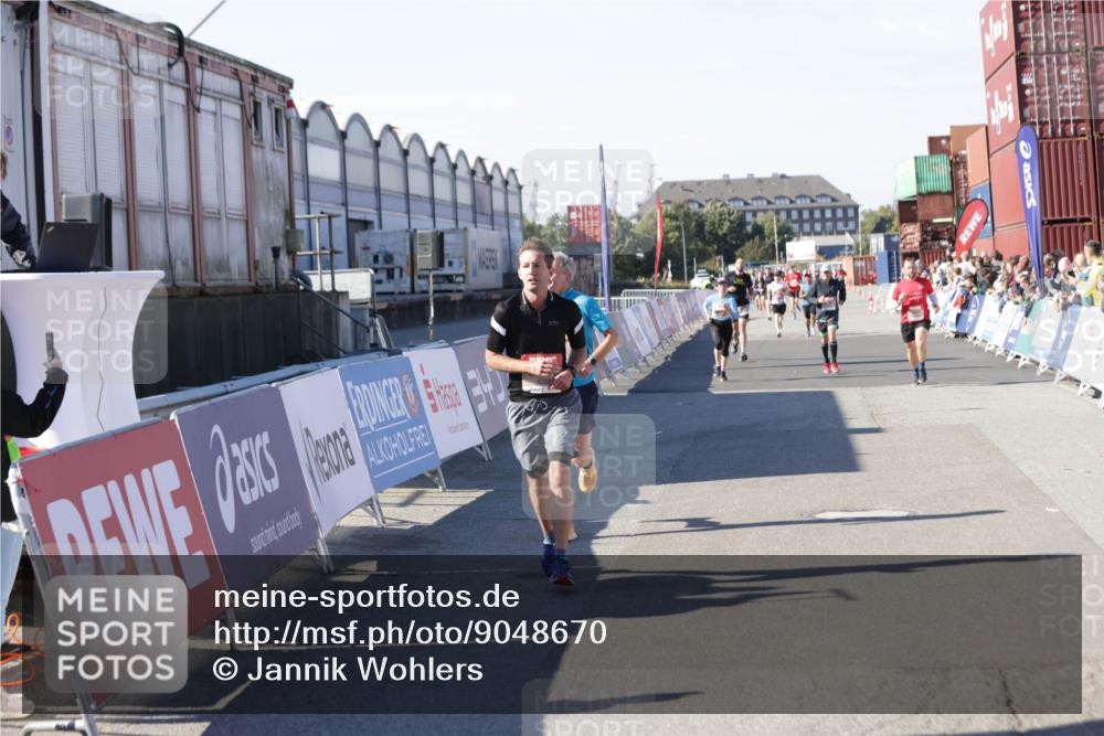 03.10.2025 - Köhlbrandbrückenlauf Jannik Wohlers http://msf.ph/oto/9048670 03.10.2025 13:07:25 Ziel 4113, 4287, 4288, 4590, 4636, 4649, 4794, 4806, 5645, 5646, 5870, 5872, 6459 meine-sportfotos.de