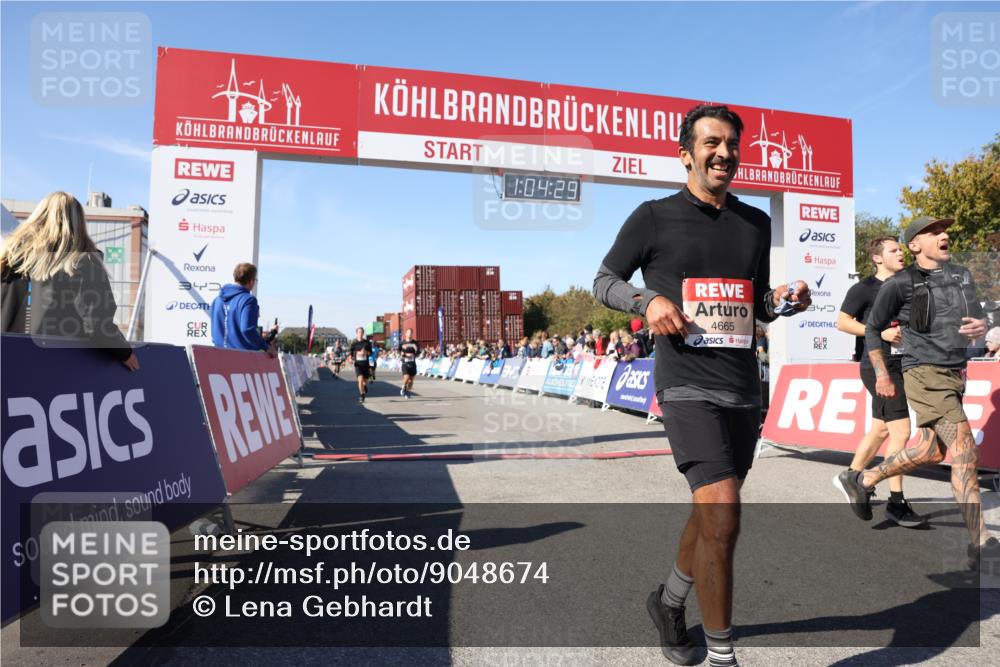 03.10.2025 - Köhlbrandbrückenlauf Lena Gebhardt http://msf.ph/oto/9048674 03.10.2025 13:04:29 Ziel 4055, 4117, 4198, 4297, 4494, 4665, 4836, 4995, 6018, 6092, 6250, 6251, 6723, 6724 meine-sportfotos.de